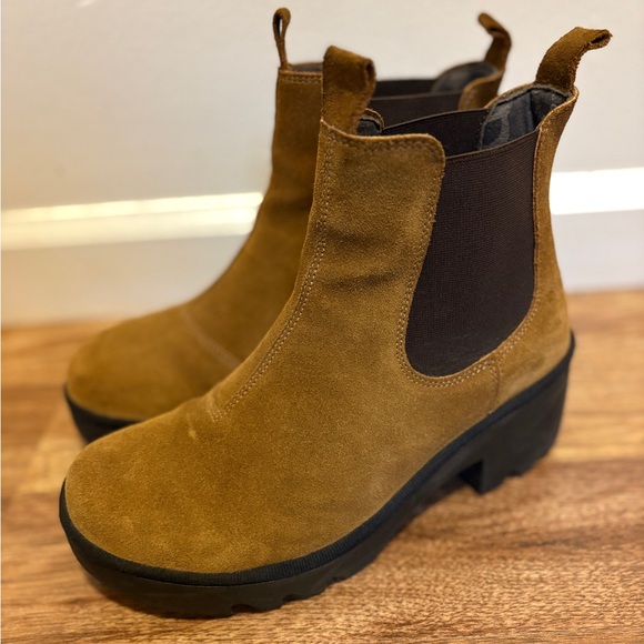 Fly London Tan Suede Chunky Heeled Chelsea Boots - Picture 3 of 11